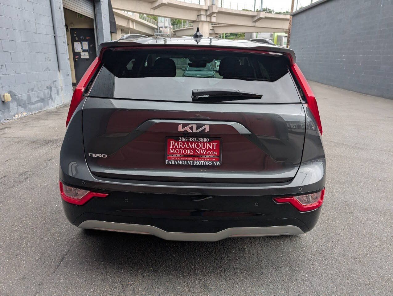 Used 2023 Kia Niro Wind w/ Wind Preserve Package FWD image 4