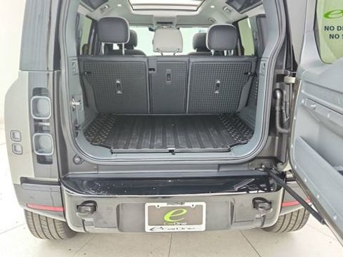 Used 2025 Land Rover Defender 110 X image 13