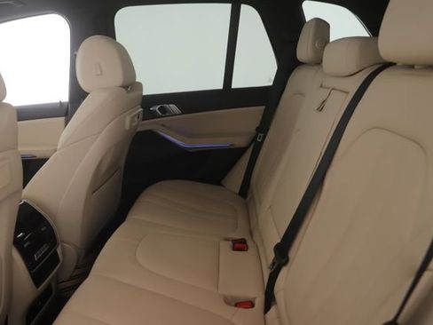 Used 2021 BMW X5 xDrive40i AWD/4WD image 29