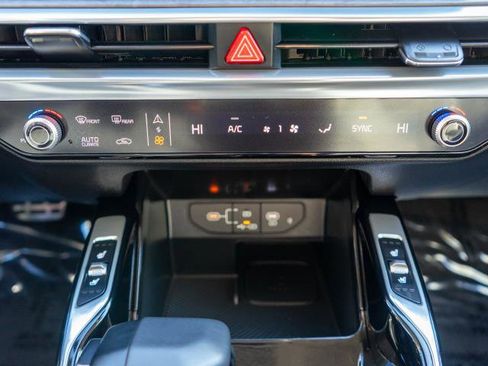 Certified 2025 Kia Sorento SX image 27