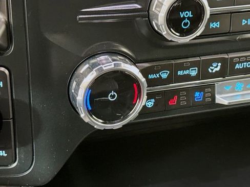 Used 2025 Ford F150 Lariat w/ Equipment Group 501A Mid image 21