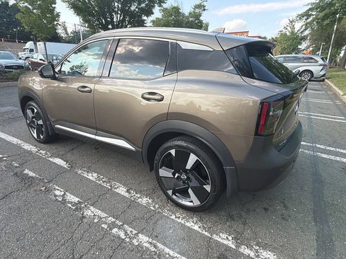 Used 2025 Nissan Kicks SR w/ SR Premium Package AWD/4WD image 9