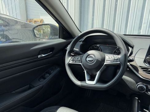 Used 2025 Nissan Altima 2.5 SV image 34