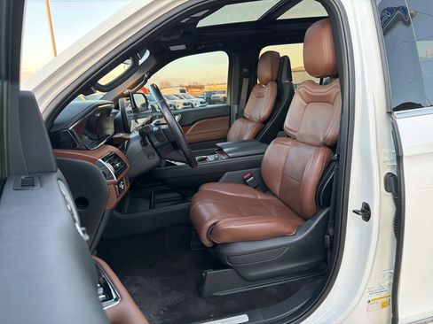 Used 2023 Lincoln Navigator Reserve image 11