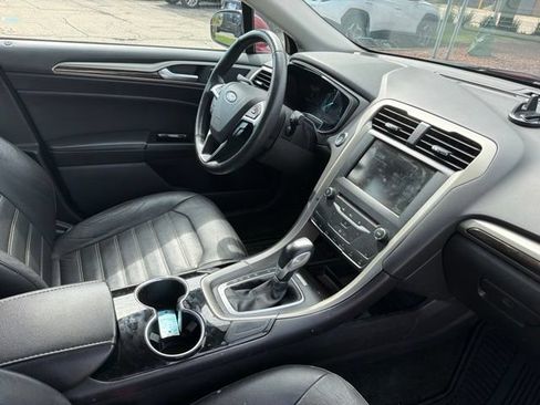 Used 2015 Ford Fusion SE w/ Equipment Group 202A FWD image 16