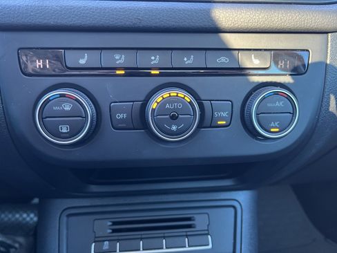 Used 2017 Volkswagen Tiguan Sport image 14