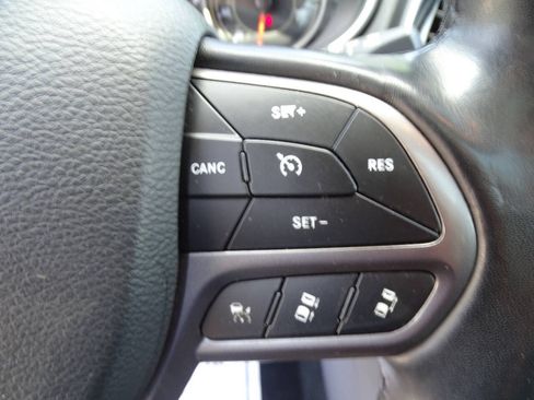 Used 2019 Jeep Cherokee 4WD Limited w/ Luxury Group w/ Luxury Group image 21
