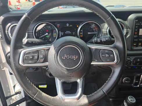 Used 2022 Jeep Wrangler Unlimited Sahara AWD/4WD image 7