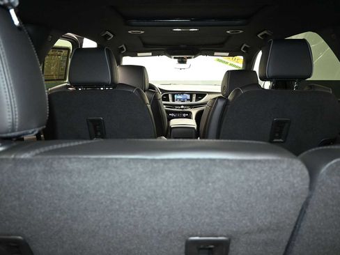 Used 2024 Buick Enclave Avenir AWD/4WD image 29