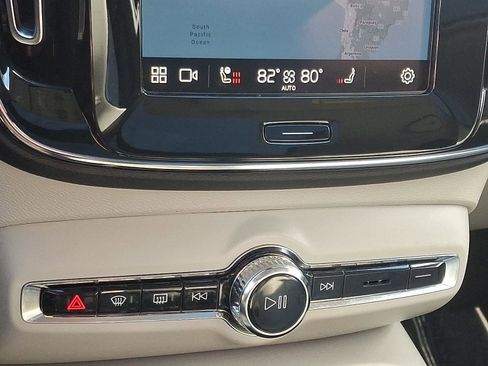 Certified 2023 Volvo XC40 B5 Plus w/ Protection Package Premier image 17