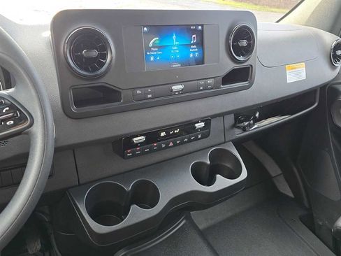 Used 2024 Mercedes-Benz Sprinter 2500 image 28