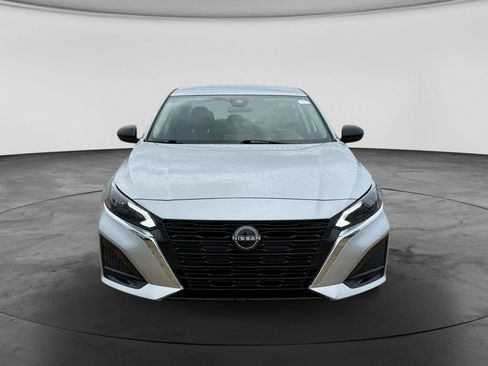 Used 2024 Nissan Altima 2.5 SV FWD image 3