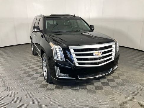 Used 2015 Cadillac Escalade Premium image 3