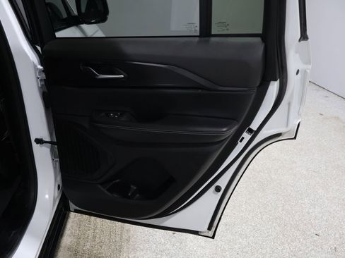 Used 2023 Jeep Grand Cherokee Altitude image 23