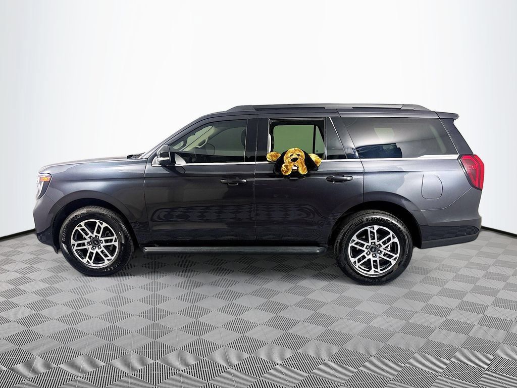 Used 2025 Ford Expedition Active RWD image 4