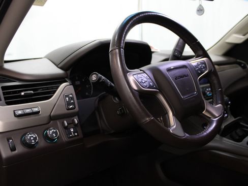 Used 2018 GMC Yukon Denali image 10