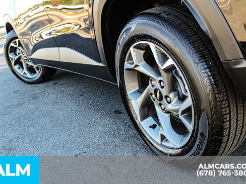 Used 2025 Chevrolet Trax LT w/ LT Convenience Package image 15