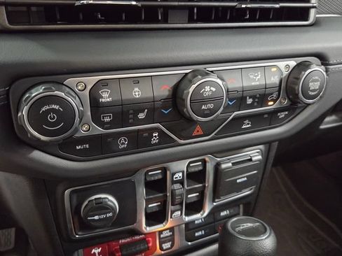 Used 2025 Jeep Gladiator Rubicon w/ Convenience Group AWD/4WD image 20