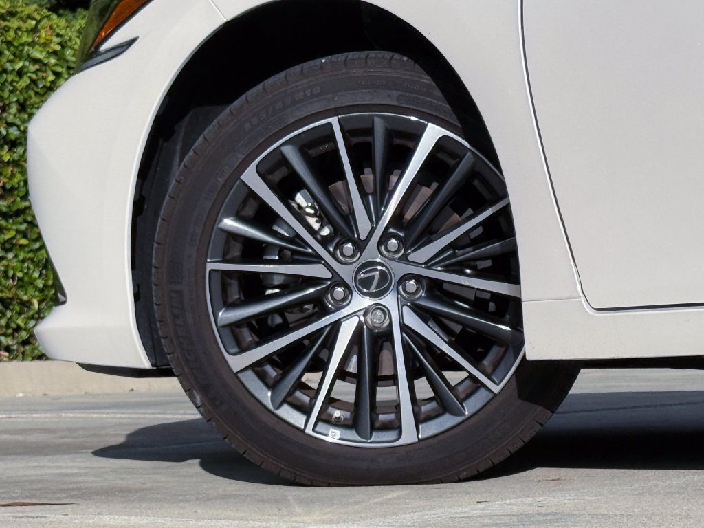 Certified 2024 Lexus ES 300h w/ Premium Package FWD image 7