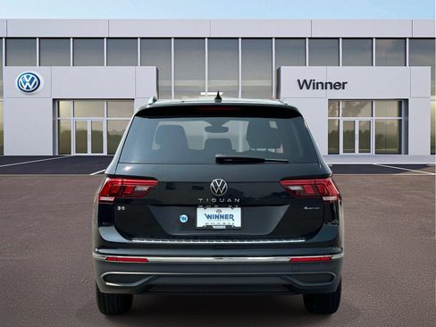 Used 2023 Volkswagen Tiguan SE w/ Panoramic Sunroof Package AWD/4WD image 4