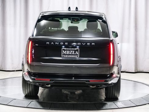 Used 2024 Land Rover Range Rover SE AWD/4WD image 3