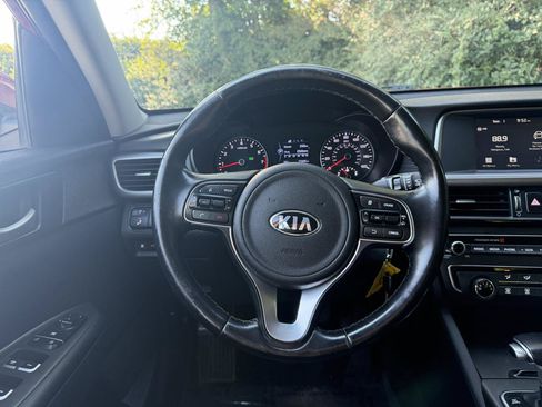Used 2018 Kia Optima S FWD image 22