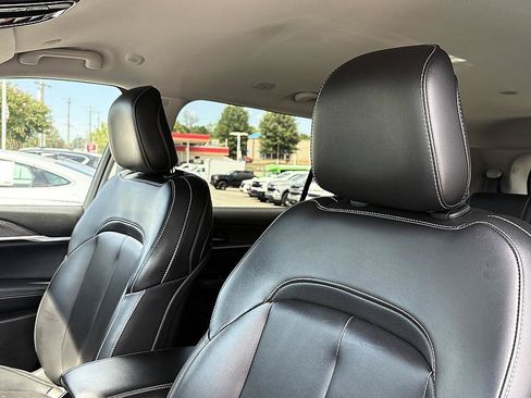 Used 2023 Jeep Grand Cherokee L Limited w/ Black Appearance Package AWD/4WD image 18