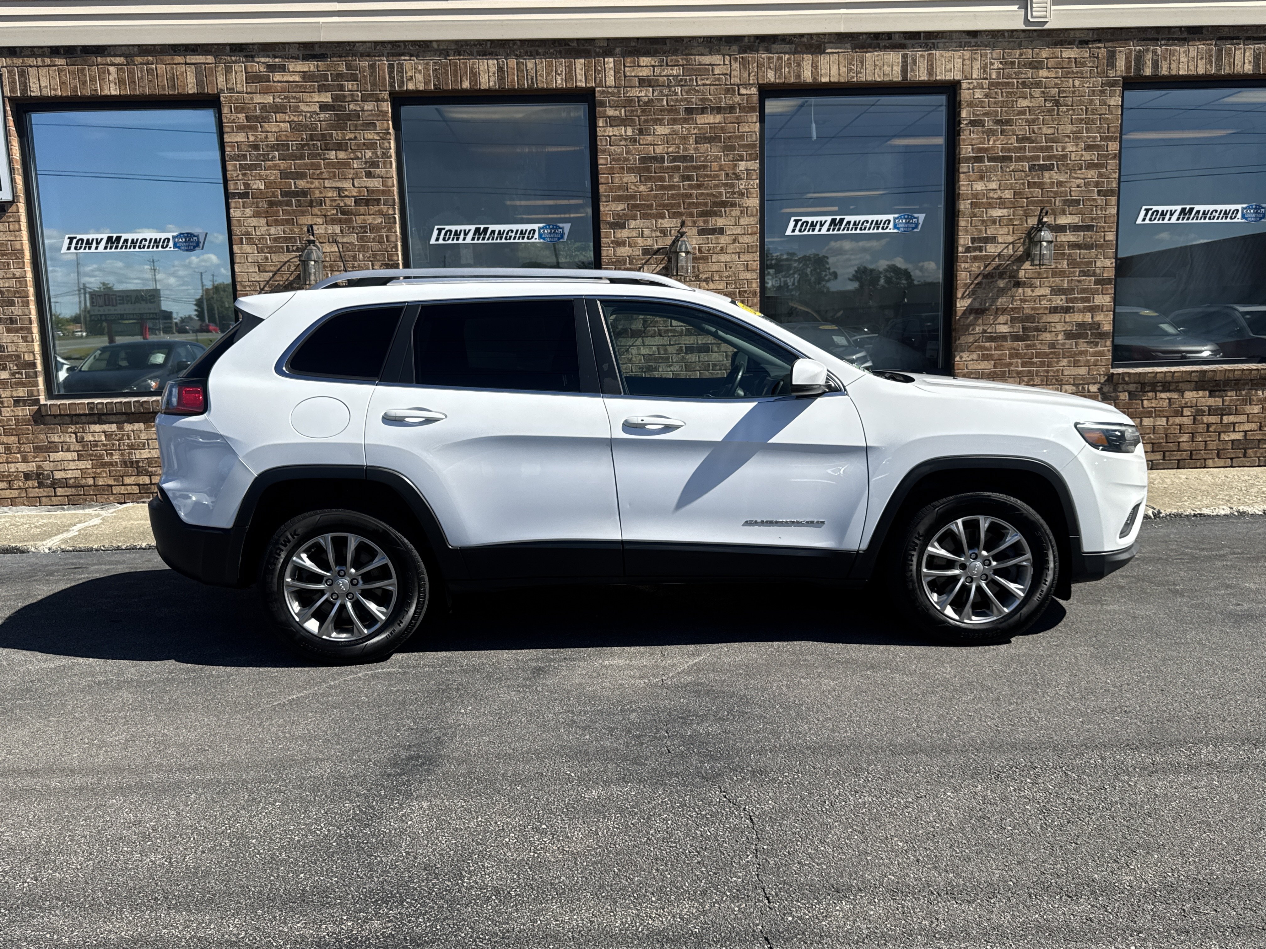 Used 2020 Jeep Cherokee Latitude Plus w/ Cold Weather Group AWD/4WD image 6