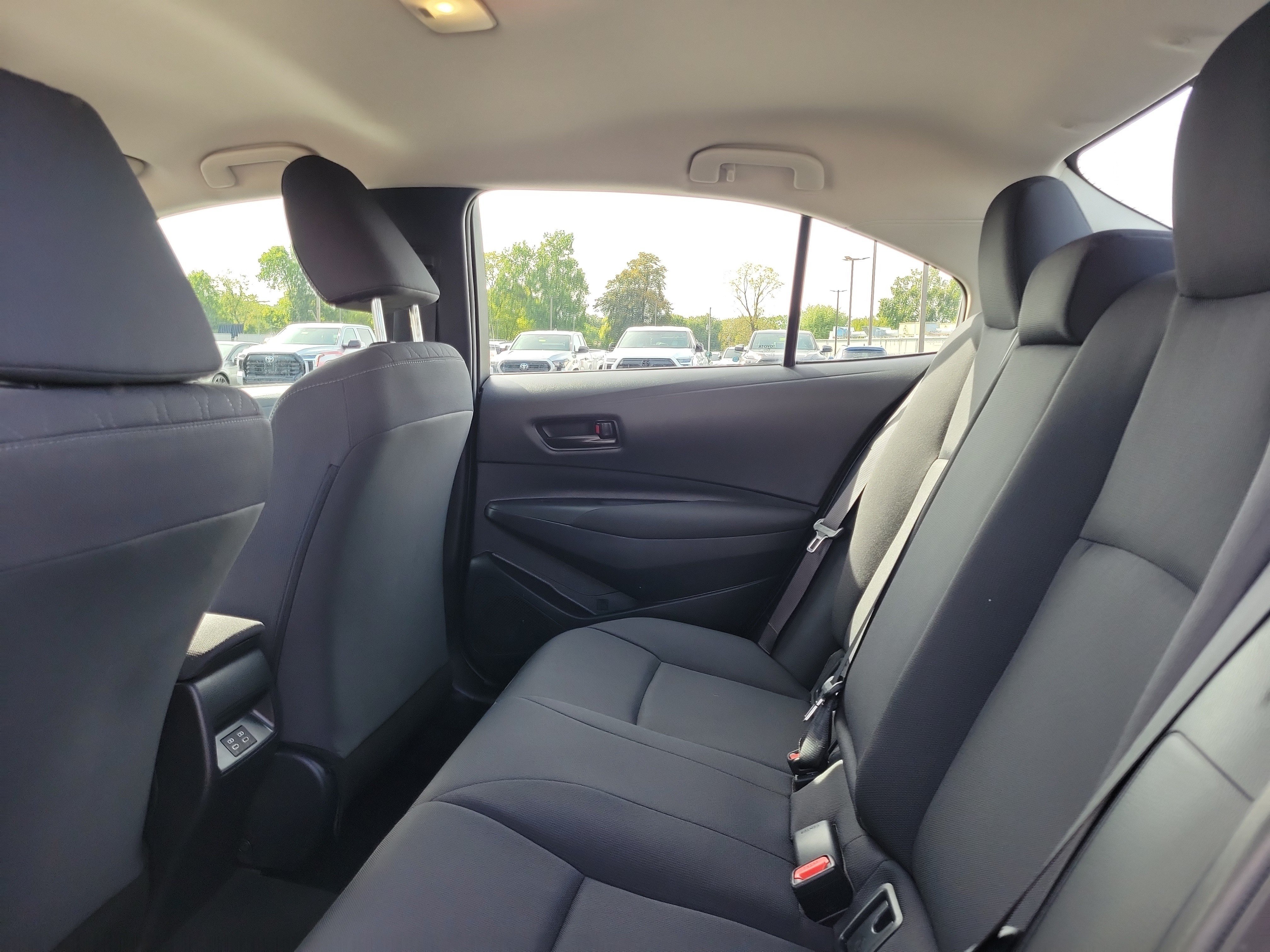 Used 2025 Toyota Corolla LE FWD image 11
