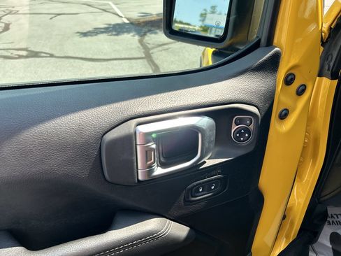 Used 2021 Jeep Wrangler Unlimited Sahara w/ Dual Top Group AWD/4WD image 20