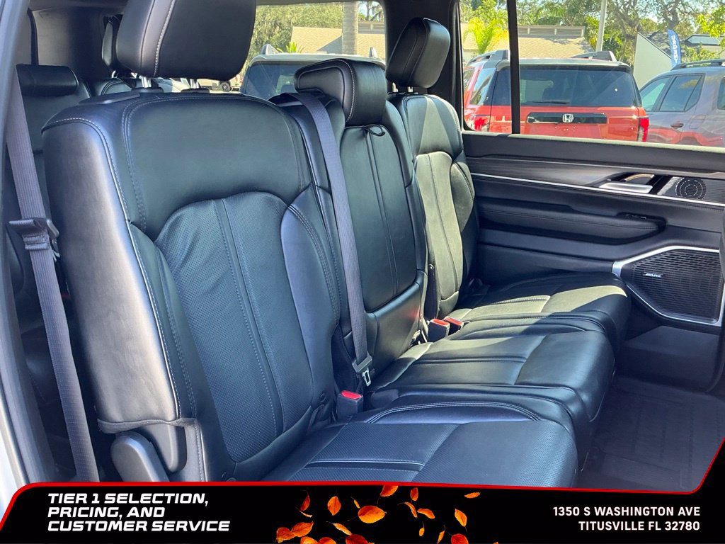 Used 2024 Jeep Wagoneer L Series II w/ Flexible Seating Group RWD image 18