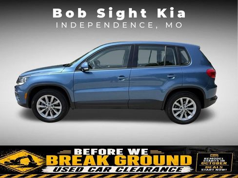 Used 2017 Volkswagen Tiguan Limited w/ Alloy Wheels Package FWD image 5