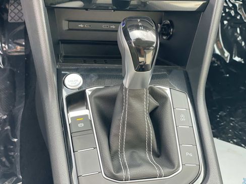 New 2025 Volkswagen Taos SE image 14