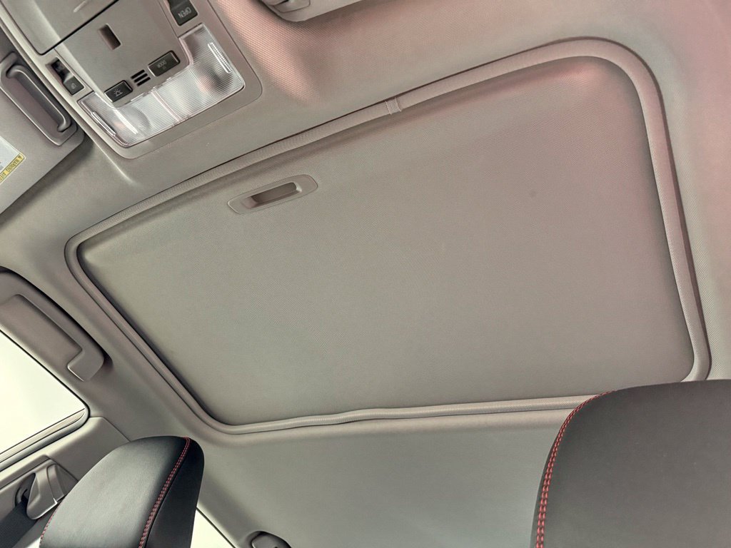 Used 2016 Toyota Camry SE w/ Moonroof Package FWD image 17