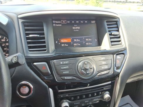 Used 2017 Nissan Pathfinder SV AWD/4WD image 15
