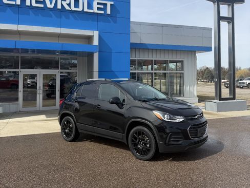 Used 2022 Chevrolet Trax LT w/ Driver Confidence Package image 1