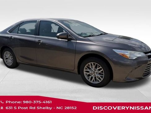Used 2016 Toyota Camry LE FWD image 4