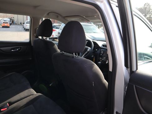 Used 2016 Nissan Rogue S FWD image 18