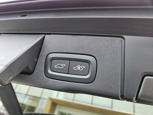 Certified 2025 Volvo XC60 B5 Plus AWD/4WD image 11