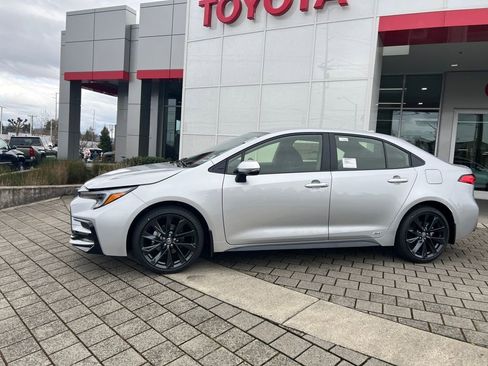 New 2026 Toyota Corolla SE image 2