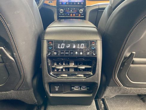 Used 2022 Jeep Grand Cherokee Summit AWD/4WD image 15