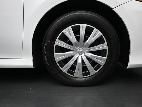 Used 2022 Toyota Camry LE image 2