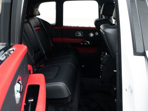 Used 2022 Rolls-Royce Cullinan AWD/4WD image 38