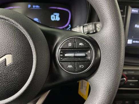 Used 2023 Kia Soul LX w/ LX Technology Package FWD image 30
