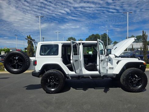 Used 2022 Jeep Wrangler Unlimited Sahara AWD/4WD image 14