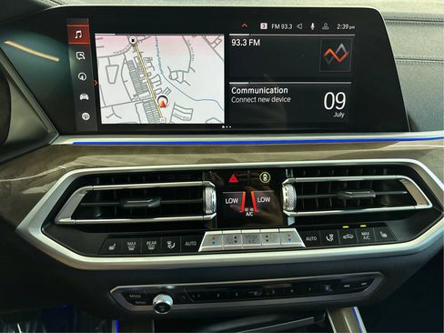 Used 2022 BMW X5 xDrive40i w/ Premium Package AWD/4WD image 19