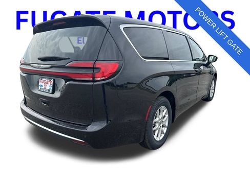 Used 2024 Chrysler Pacifica Touring-L FWD image 6