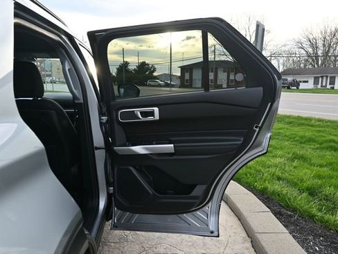Used 2020 Ford Explorer XLT w/ Comfort Package AWD/4WD image 20