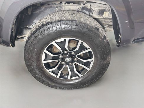 Used 2021 Toyota Tacoma TRD Sport w/ TRD Premium Sport Package AWD/4WD image 31
