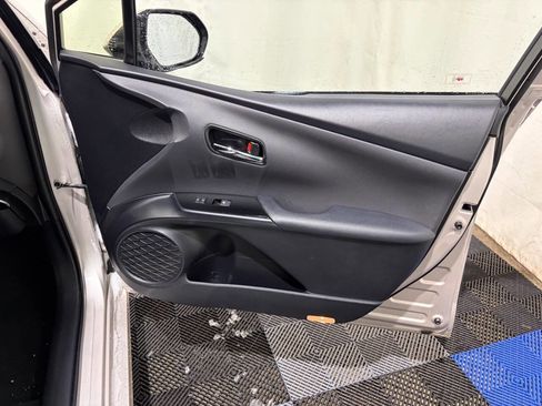 Used 2017 Toyota Prius Prime Premium image 12